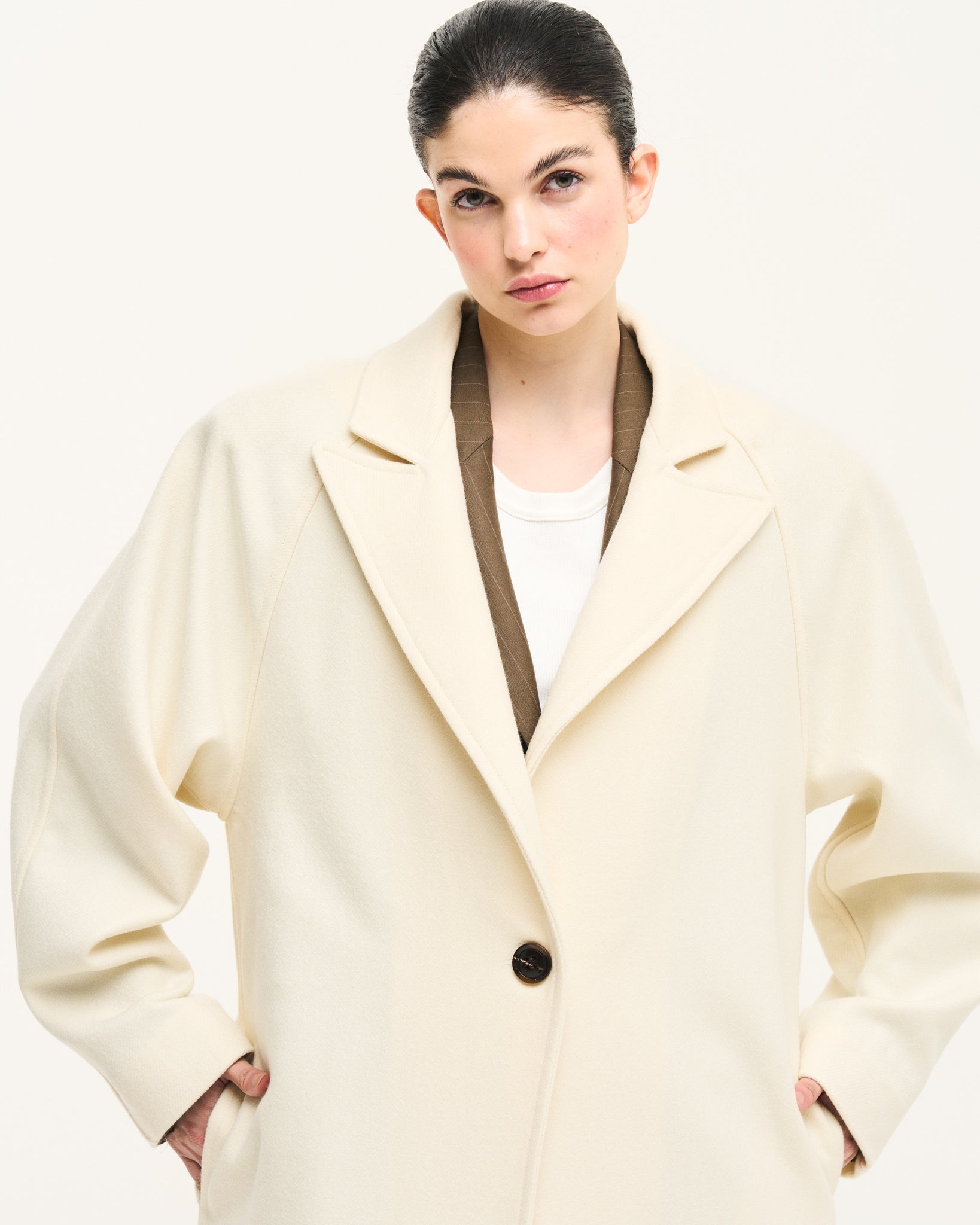 0051 CREAM COAT