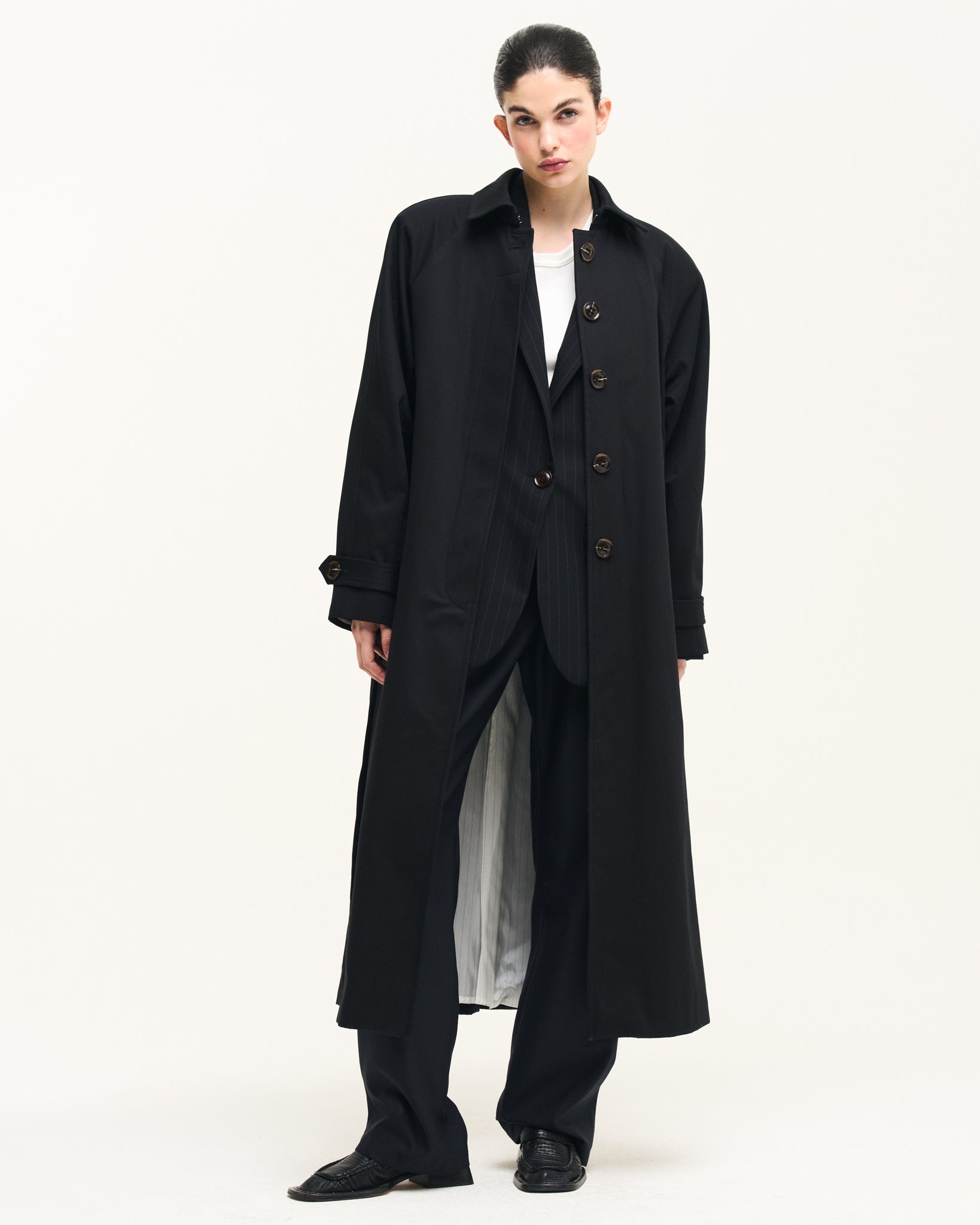 0008 BLAZER OVERSIZED NEGRO CON LÍNEAS BLANCAS